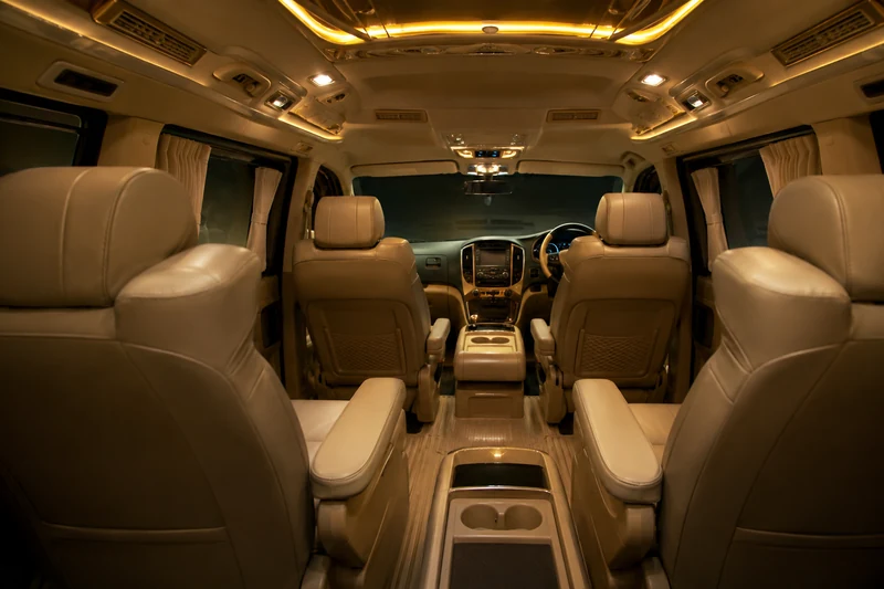 Hyundai H1 de Luxe interior luxury van Thailand