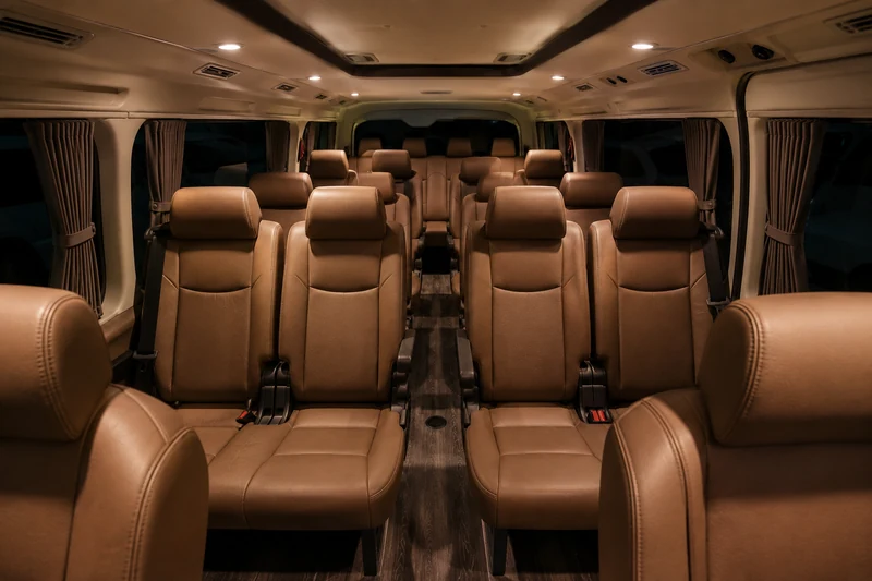 Toyota Commuter interior group van Thailand